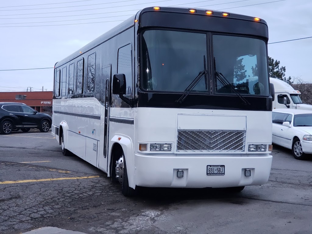 Kitchener Limo & Party Bus Rentals | 123 Pondcliffe Dr, Kitchener, ON N2R 0M4, Canada | Phone: (519) 900-4262