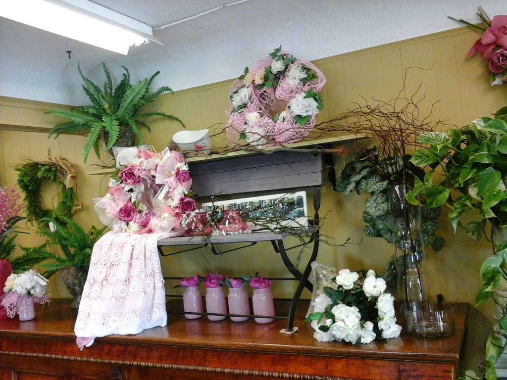 VanWees Mostly Roses | 807 Dundas St, Woodstock, ON N4S 1G2, Canada | Phone: (519) 537-5564