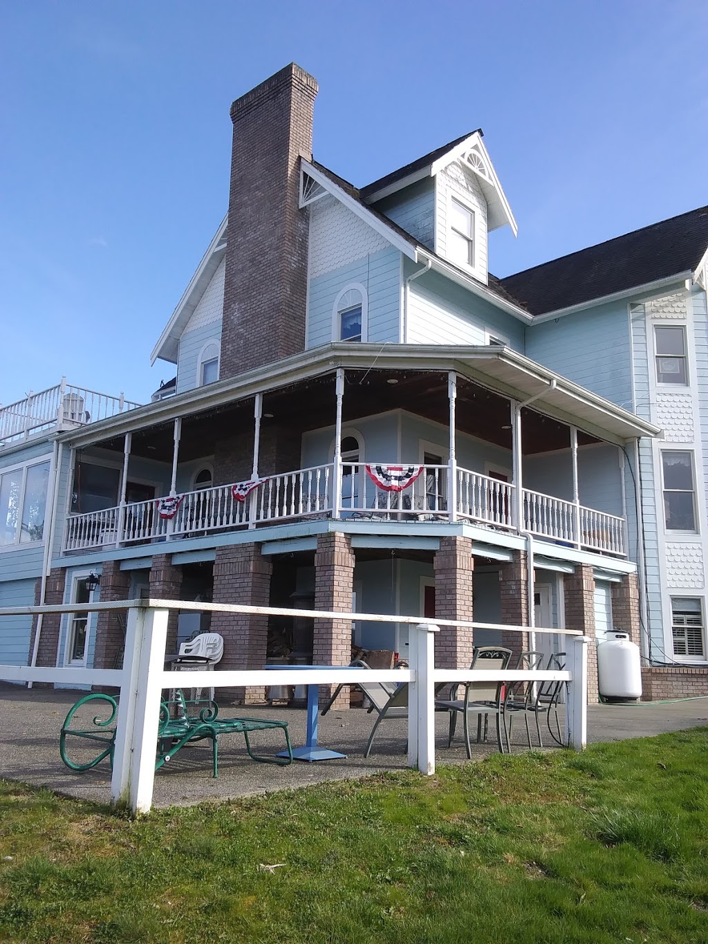 Smugglers Inn Bed & Breakfast | 2480 Canada View Dr, Blaine, WA 98230, USA | Phone: (360) 332-1749