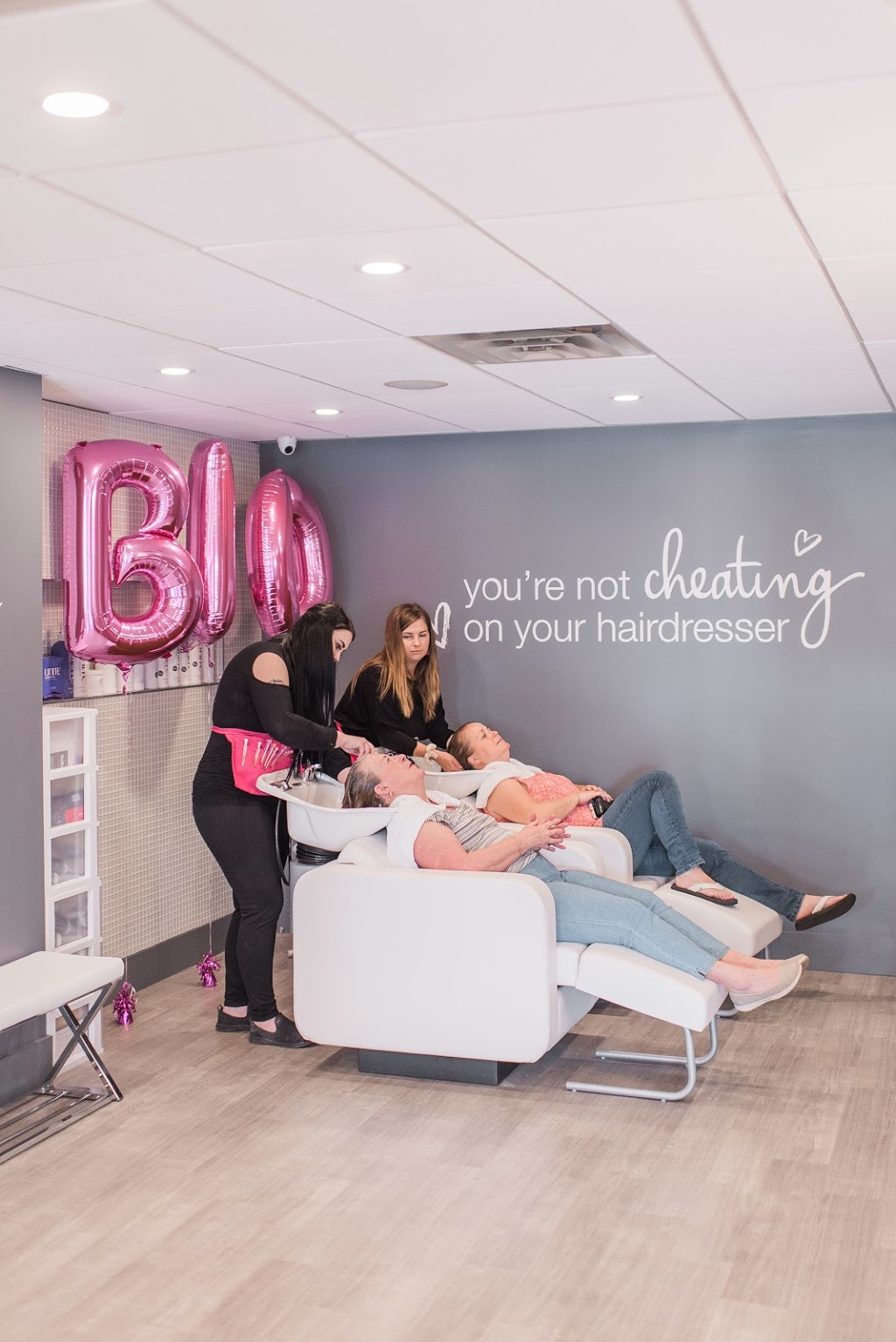Blo Blow Dry Bar | 13 Charles St Unit 101, Milton, ON L9T 2G5, Canada | Phone: (365) 877-9525