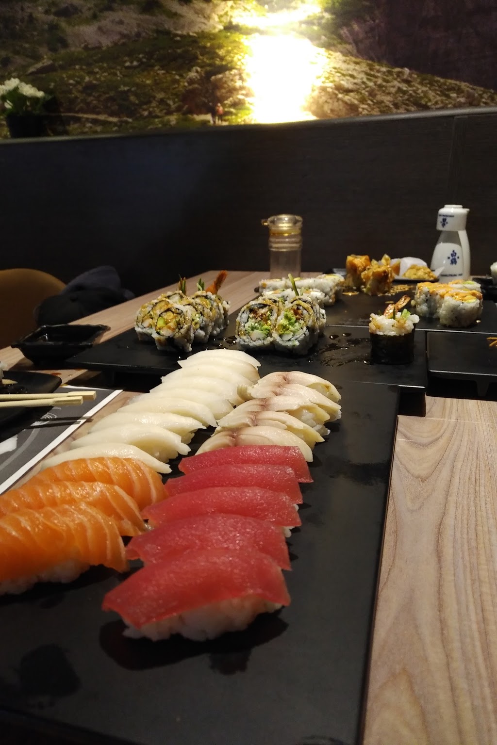 Diamond Sushi | restaurant | 29 Anne St S, Barrie, ON L4N 2C5, Canada | 7052526833 OR +1 705-252-6833