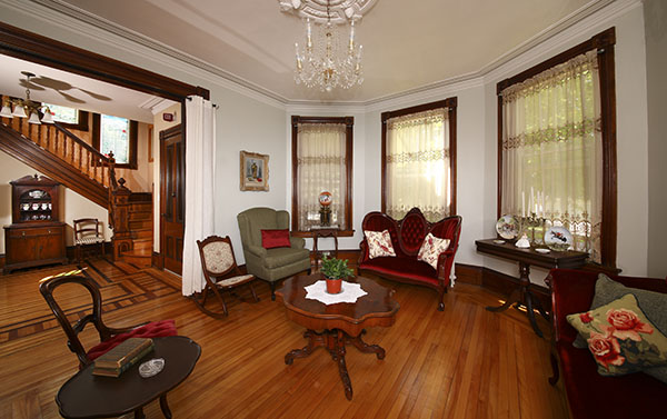 Summerside Inn Bed and Breakfast | 98 Summer St, Summerside, PE C1N 3J2, Canada | Phone: (905) 467-1265