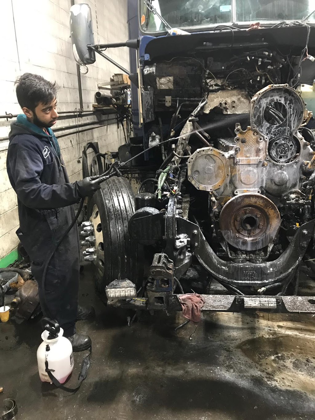 Rai Truck Repair | 7110 Tranmere Dr, Mississauga, ON L5S 1L9, Canada | Phone: (416) 358-6152