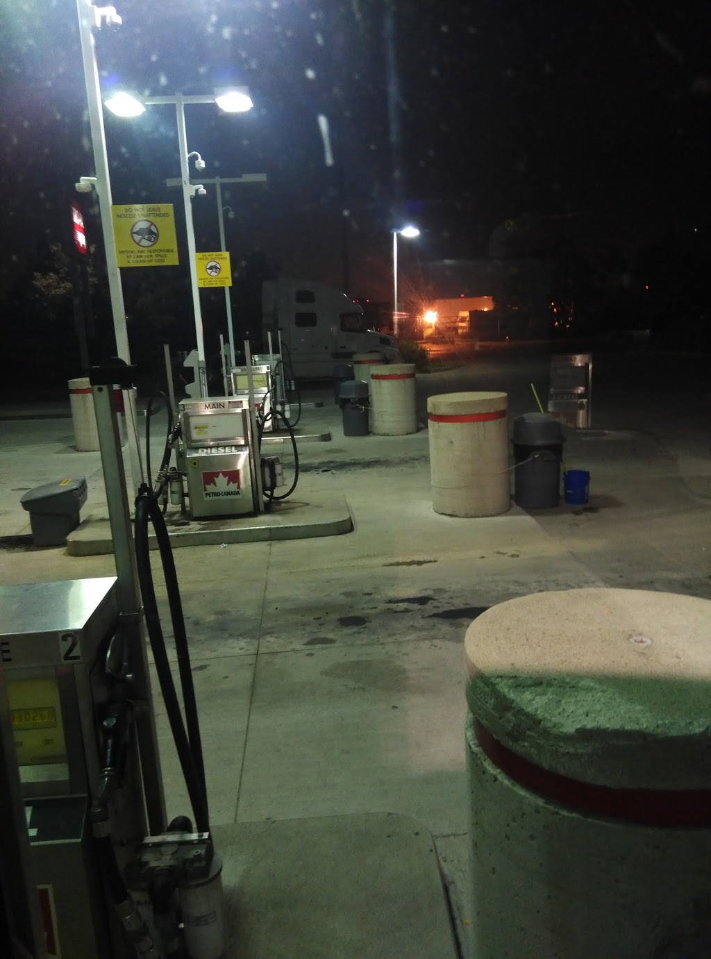 Petro-Pass Truck Stop | 6086 Atlantic Dr, Mississauga, ON L5T 1P8, Canada | Phone: (416) 209-1844