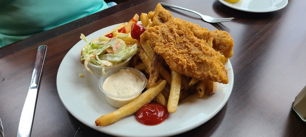 Clamdiggers Beach House & Restaurant | 6864 Water St, Cardigan, PE C0A 1G0, Canada | Phone: (902) 583-3111