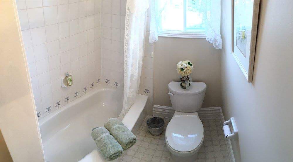 Mollys Retreat Bed and Breakfast | 28 Riverside Dr, Mono, ON L9W 6L4, Canada | Phone: (519) 942-0256