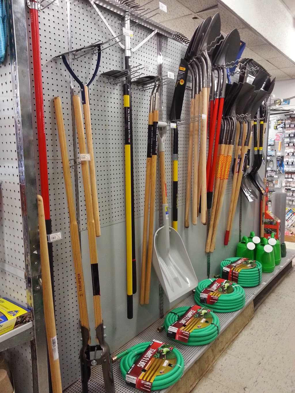 Warrens Village Hardware | 185 Portage Rd, Lewiston, NY 14092, USA | Phone: (716) 754-2301
