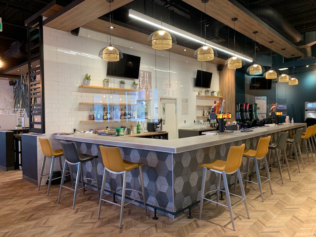 Le B resto Bar | 2555 Rue Dutrisac, Vaudreuil-Dorion, QC J7V 7E6, Canada | Phone: (450) 455-0569