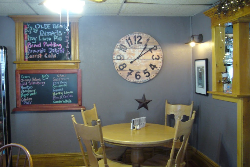 Olde House Cafe | 17 King St E, Forest, ON N0N 1J0, Canada | Phone: (519) 786-6988
