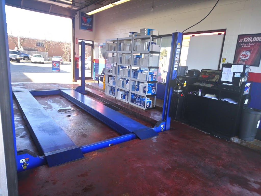 Valvoline Express Care | 655 Queensway E, Mississauga, ON L5A 3X6, Canada | Phone: (905) 949-9357