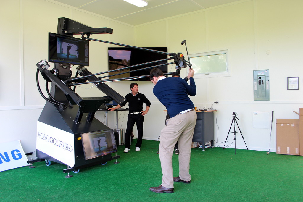 RoboGolfPro Bay Street Academy | 1333 Dorval Dr, Oakville, ON L6M 4G2, Canada | Phone: (416) 483-8333