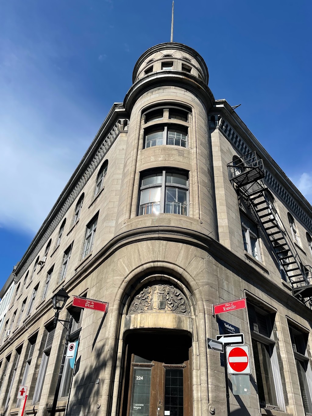 Lapointe Magne Et Associés | 224 Pl. dYouville, Montréal, QC H2Y 2B4, Canada | Phone: (514) 849-6291