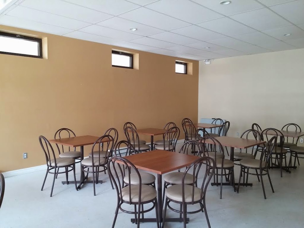 Casse-Croûte St-Marc | 2122 Av. Saint-Marc, Shawinigan, QC G9N 2J3, Canada | Phone: (819) 537-1769