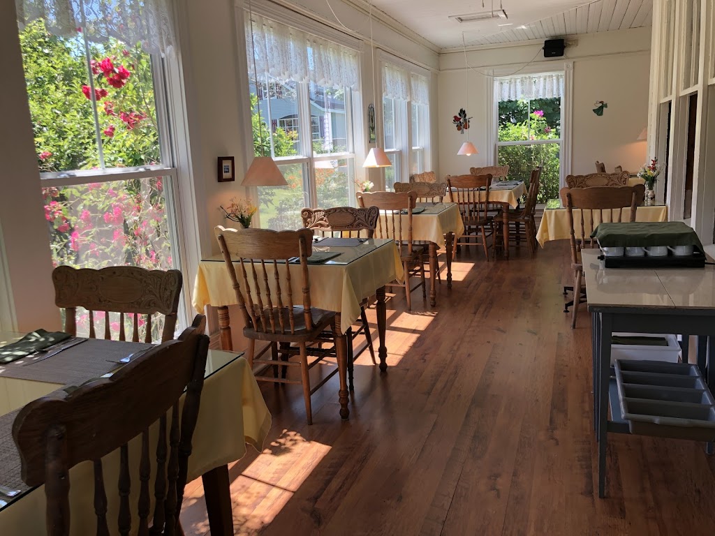 The Harbourview Inn | 25 Harbourview Rd, Smiths Cove, NS B0S 1S0, Canada | Phone: (902) 245-5686