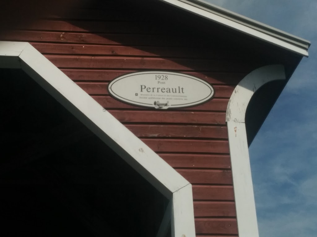 Gite Au Vieux Pont Couvert | 99 30e Rue, Notre-Dame-des-Pins, QC G0M 1K0, Canada | Phone: (418) 774-4799