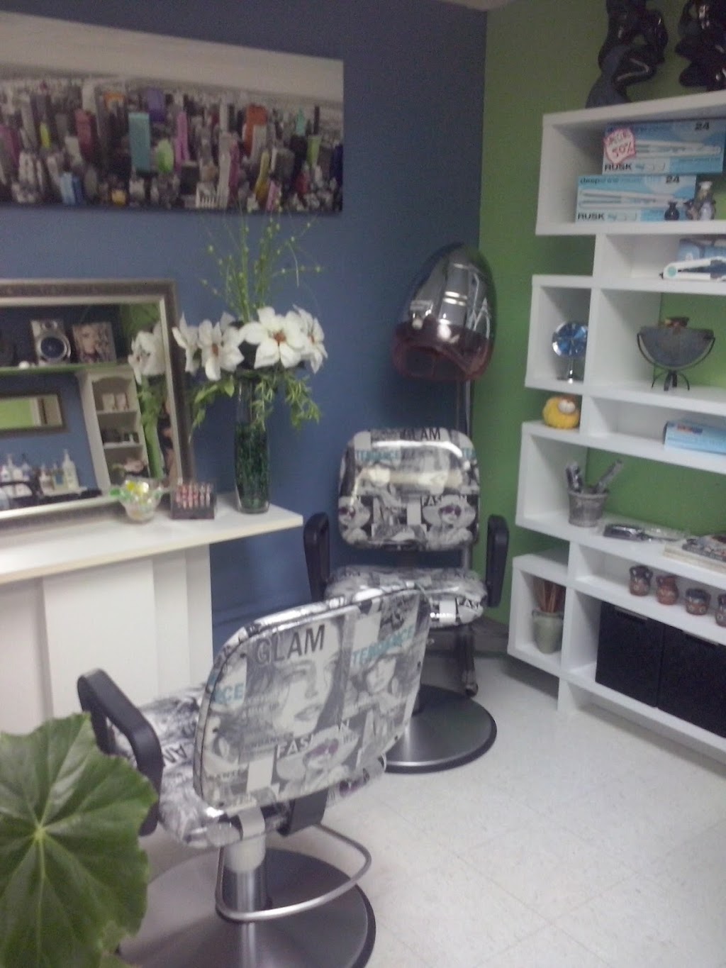 Salon De Coiffure Libre Image | 194 Rue Louis-IX, Québec, QC G2B 1L3, Canada | Phone: (418) 842-2779