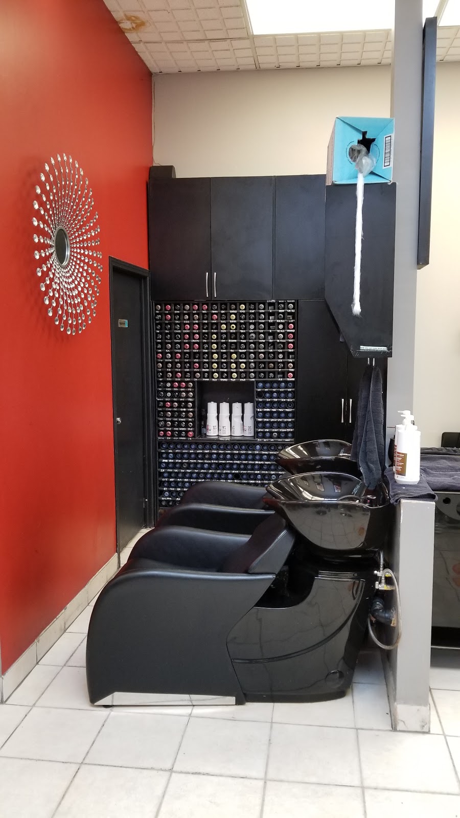 Silver Salon | 8975 Chinguacousy Rd, Brampton, ON L6Y 0B7, Canada | Phone: (905) 457-8700