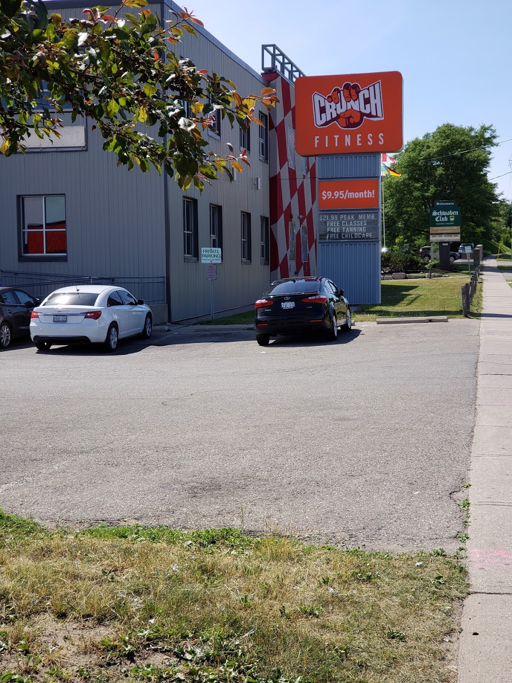 Crunch Fitness - Kitchener | 777 Weber St E, Kitchener, ON N2H 1H5, Canada | Phone: (519) 579-8700