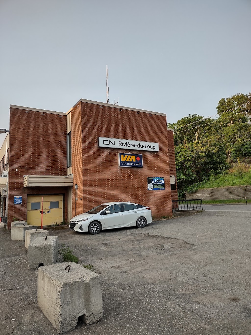 VIA Rail - Rivière-du-Loup station | 615 Rue Lafontaine, Rivière-du-Loup, QC G5R 3C5, Canada | Phone: (888) 842-7245