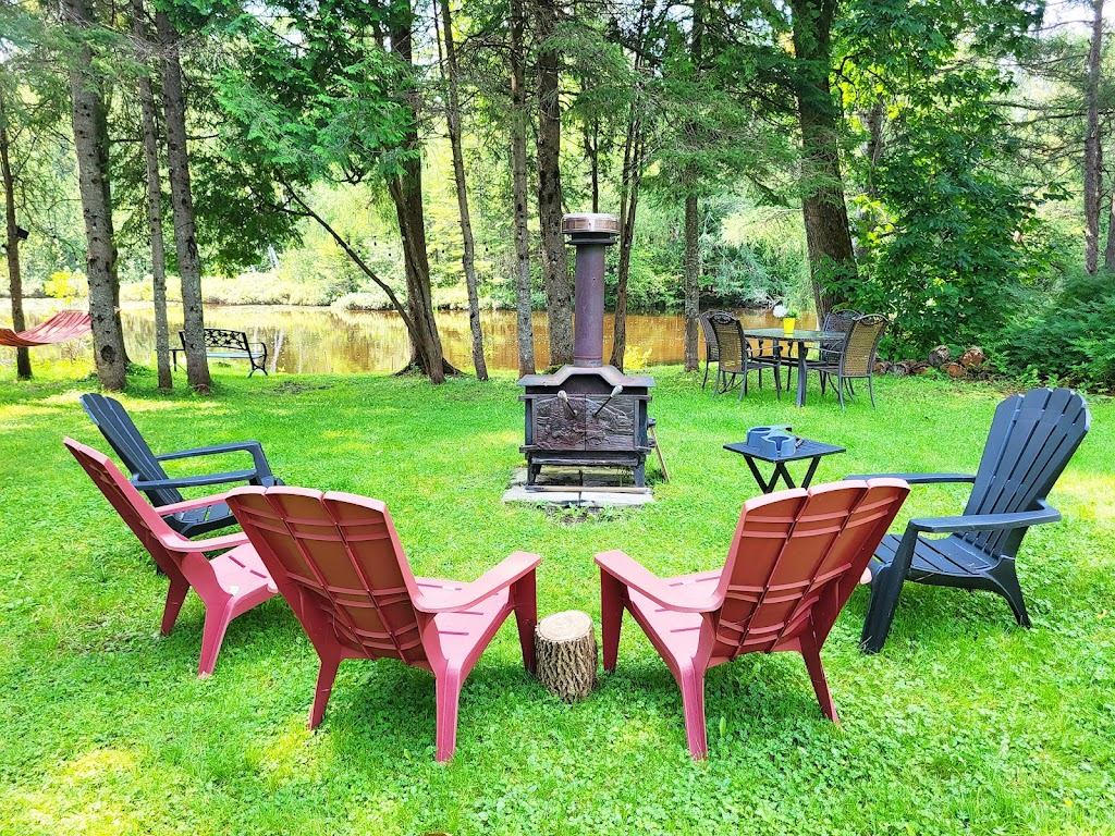 Le Féeria Chalet & Spa | 2480 Chem. des Îles, Entrelacs, QC J0T 2E0, Canada | Phone: (514) 518-6127