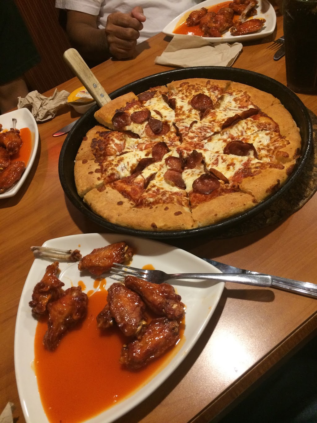 Pizza Hut | 246 Talbot St W, Leamington, ON N8H 1P1, Canada | Phone: (519) 322-5556