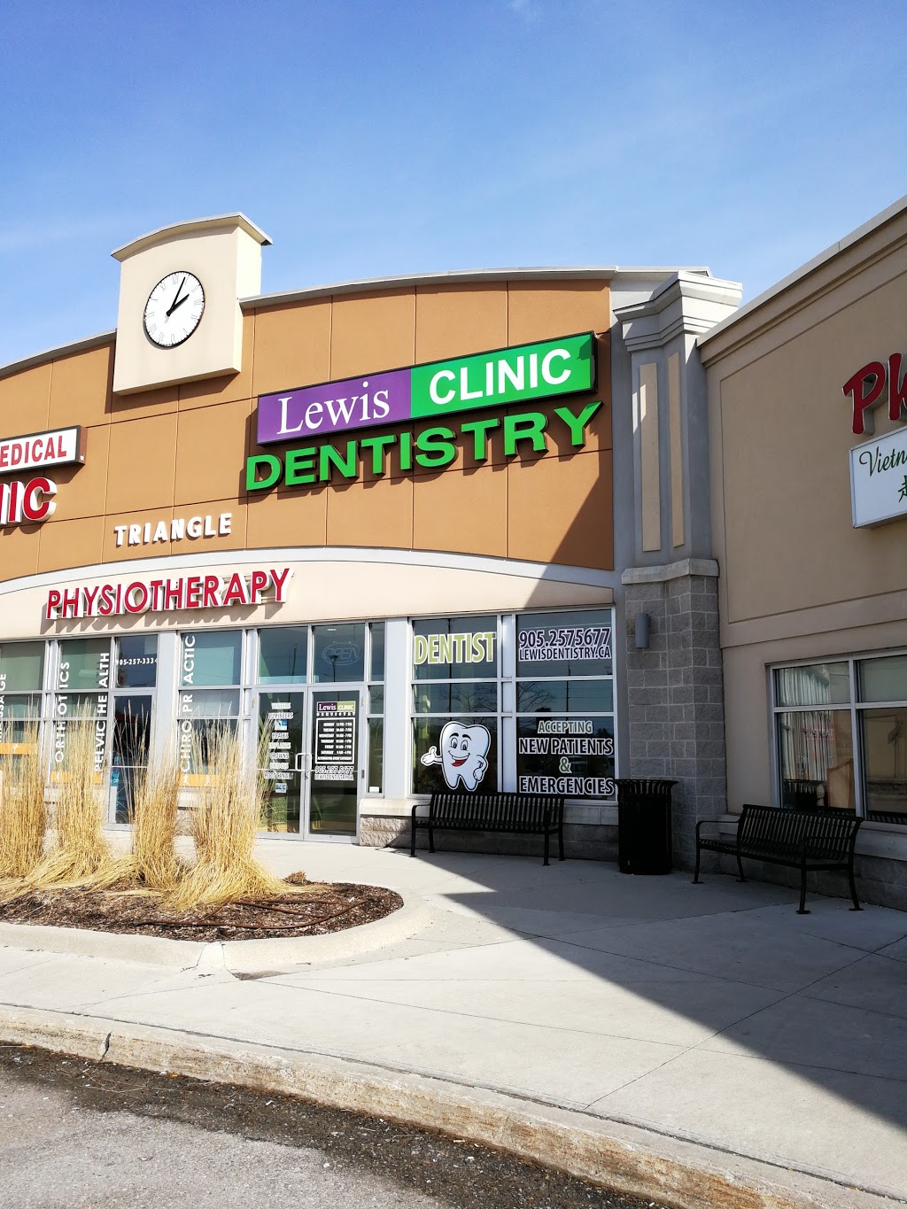 Lewis Clinic Dentistry | Dr. Nadia Lewis | 2501 Prince Michael Dr, Oakville, ON L6H 0E9, Canada | Phone: (905) 257-5677