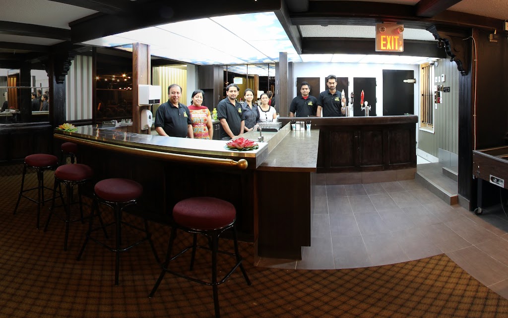 Hotel Royal Plaza | 330 Kennedy St, Winnipeg, MB R3B 3A4, Canada | Phone: (204) 783-3000