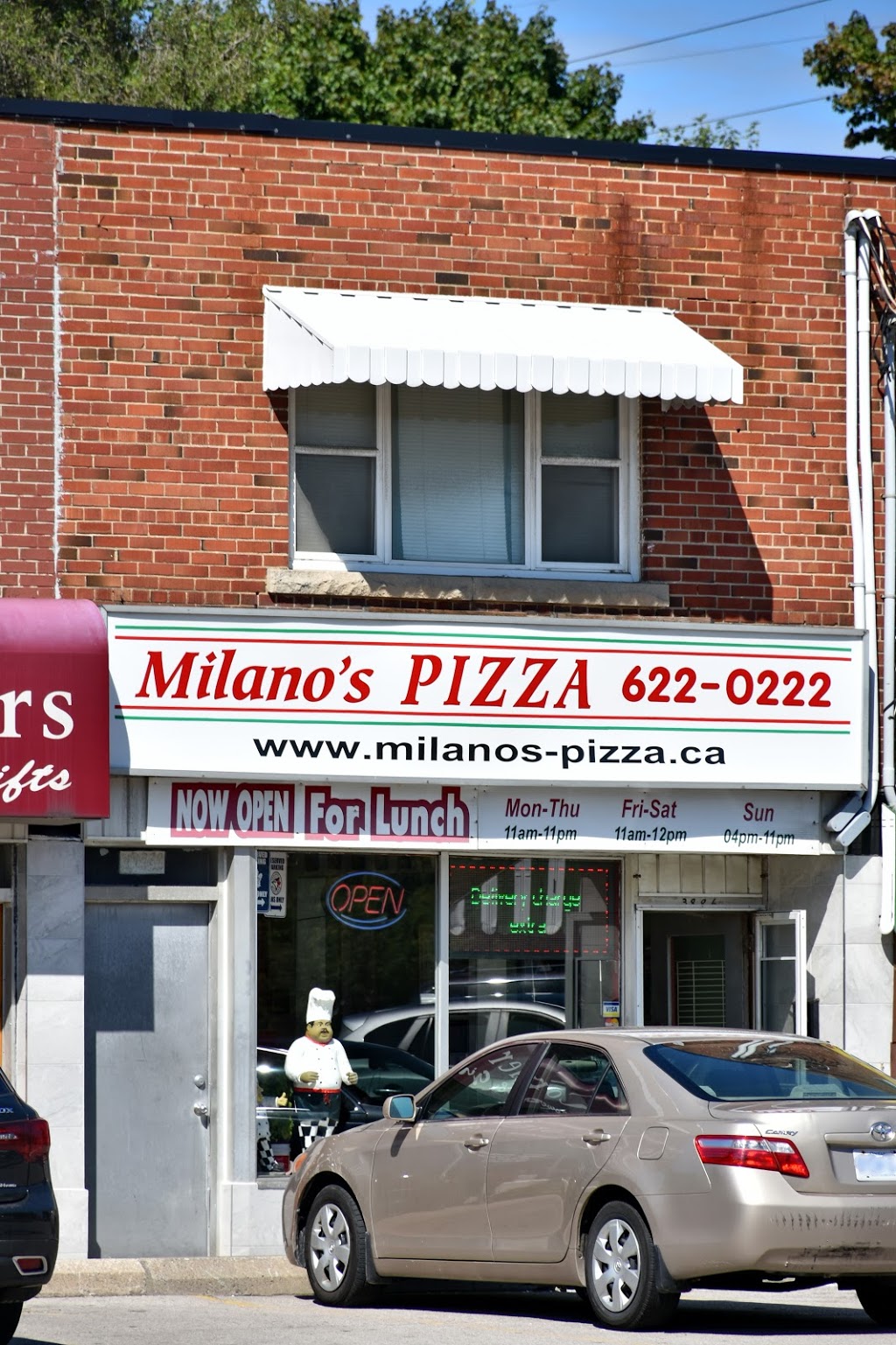 Milanos Pizza | 3886 Bloor St W, Etobicoke, ON M9B 1L4, Canada | Phone: (416) 622-0222