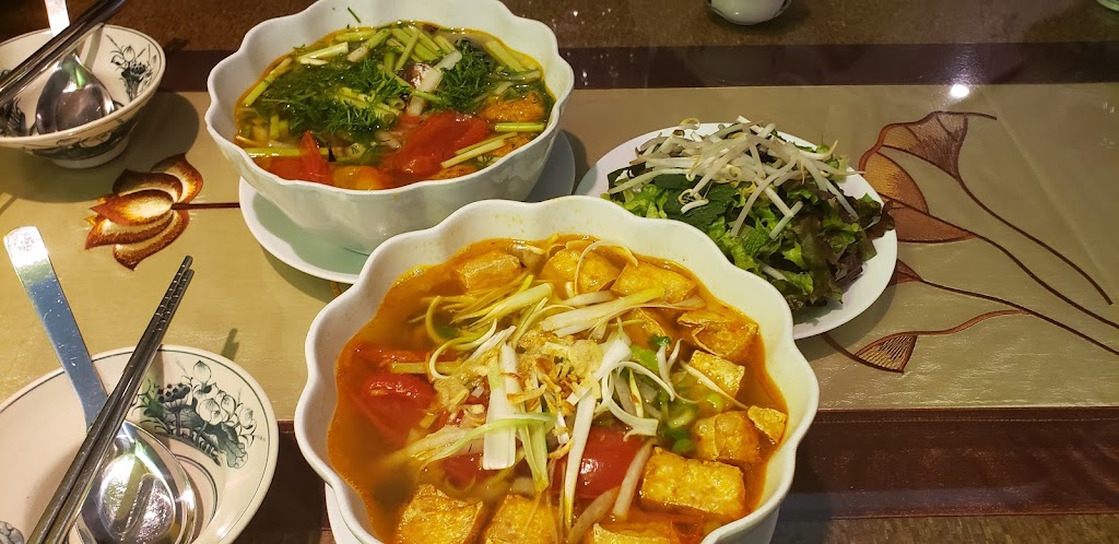 Pho Xua | 1768 St Clair Ave W, Toronto, ON M6N 1J3, Canada | Phone: (416) 519-9979