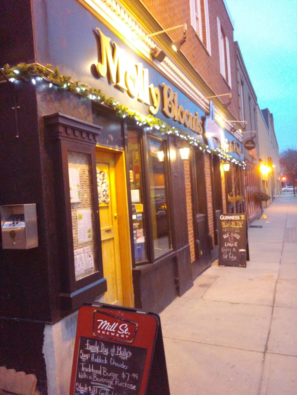 Molly Blooms Irish Pub | 26 Brunswick St, Stratford, ON N5A 3L8, Canada | Phone: (519) 271-2778