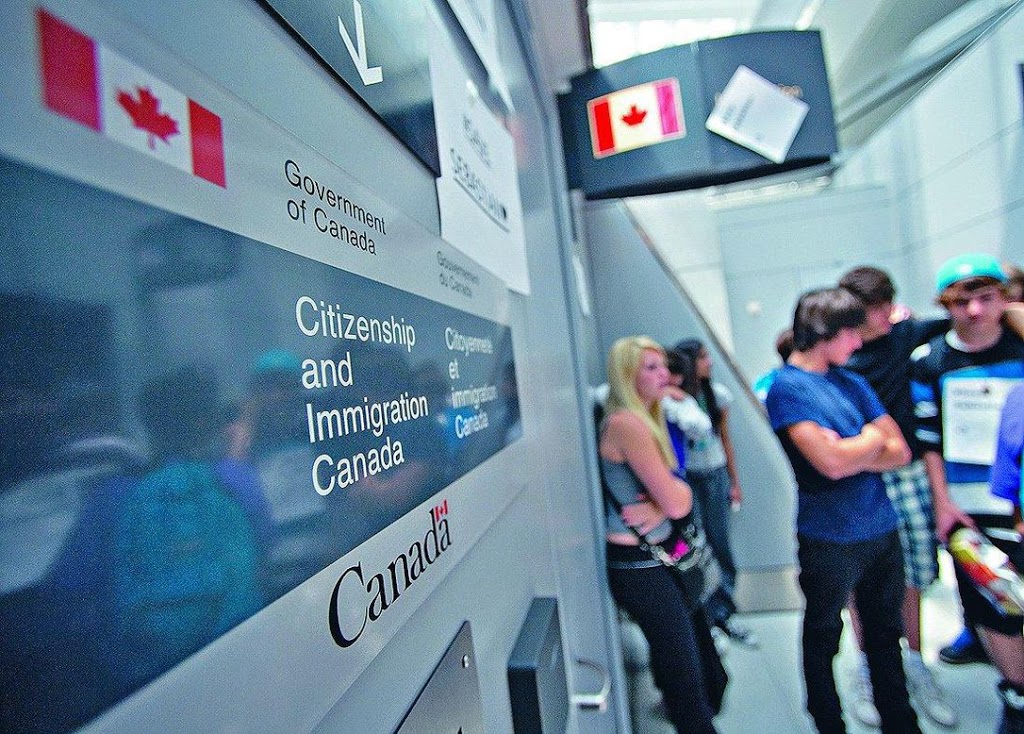 TownCentre Immigration | 3085 Hurontario St Unit 5, Mississauga, ON L5A 4E4, Canada | Phone: (905) 965-2145