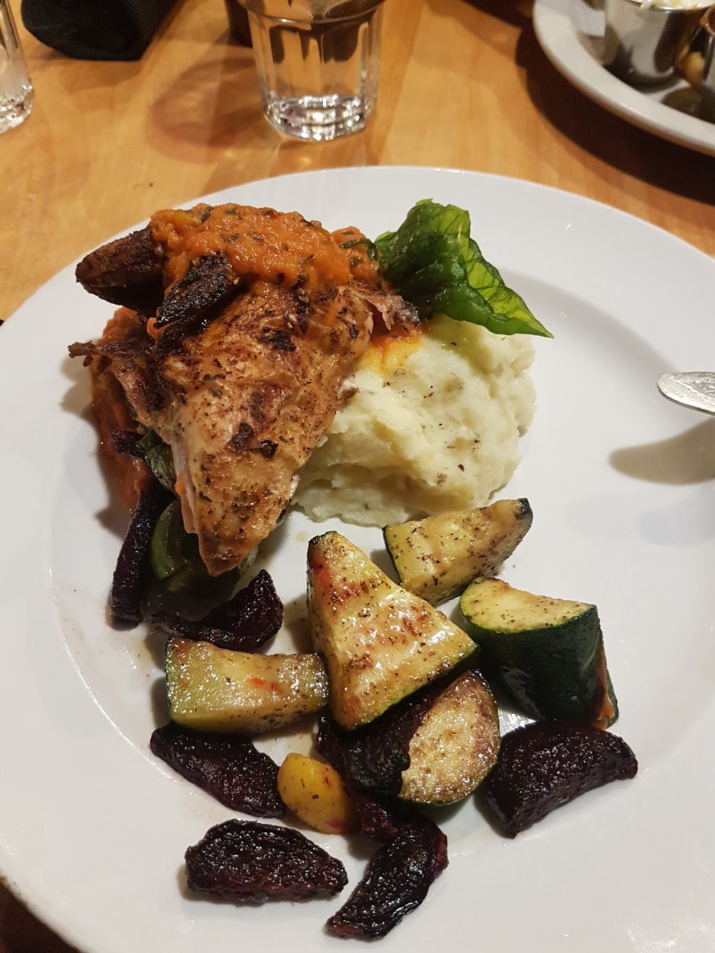 Buckhorn & Main Mountain Eatery | 101, 500 Stemwinder Dr, Kimberley, BC V1A 2Y6, Canada | Phone: (250) 427-2525