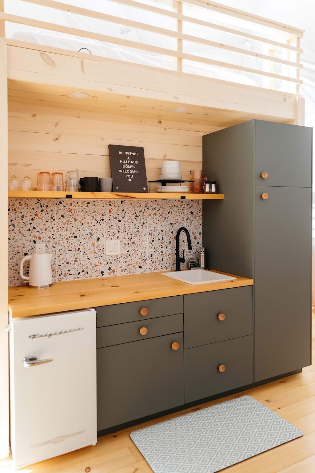 Hillhaus Dômes Pontiac | 331 Chem. du Lac-Thorne, Shawville, QC J0X 2Y0, Canada | Phone: (819) 918-5345