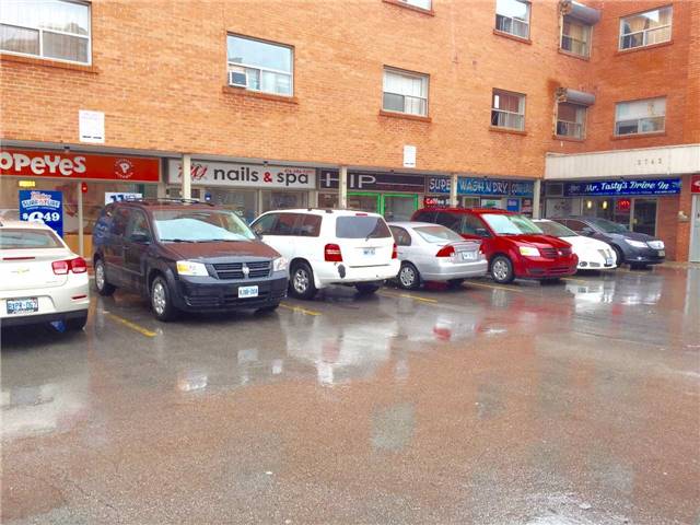 Super Wash n Dry | 2741 Danforth Ave, Toronto, ON M4C 1L8, Canada | Phone: (647) 351-4445