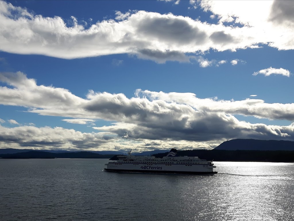 Tsawwassen Ferry Passenger Pick Up Terminal Parking Lot | 1 Ferry Causeway, Tsawwassen, BC V4M 4G3, Canada