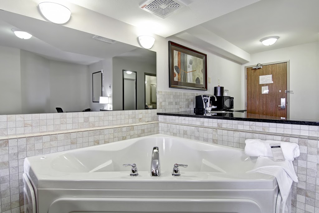 Canalta Hotel | 1360 Sims Ave, North Weyburn, SK S0C 1X0, Canada | Phone: (306) 842-8000