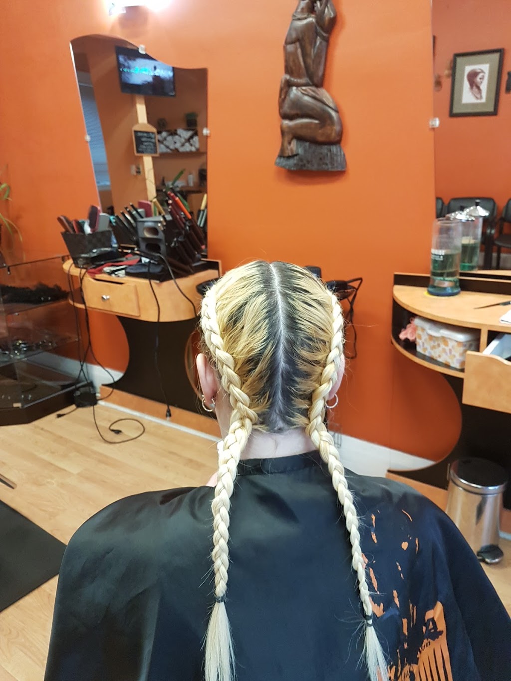 Zoma Beauty Salon | 2219 Danforth Ave, Toronto, ON M4C 1K4, Canada | Phone: (416) 693-9662
