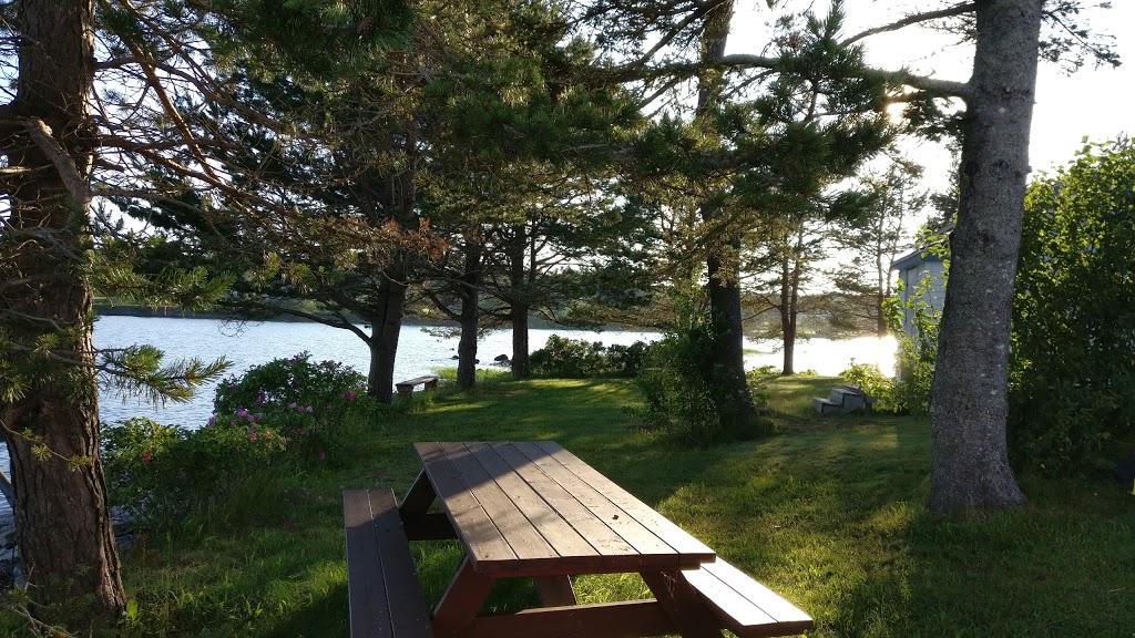 Lily Front Motel & Cottages | 693 Masons Beach Rd, Lunenburg, NS B0J 2C0, Canada | Phone: (902) 634-8085