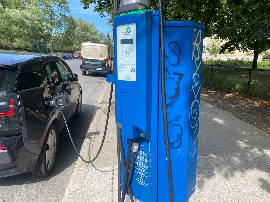 Circuit électrique Charging Station | 2330 Rue Sherbrooke O, Montréal, QC H3H 1G8, Canada | Phone: (800) 686-9243