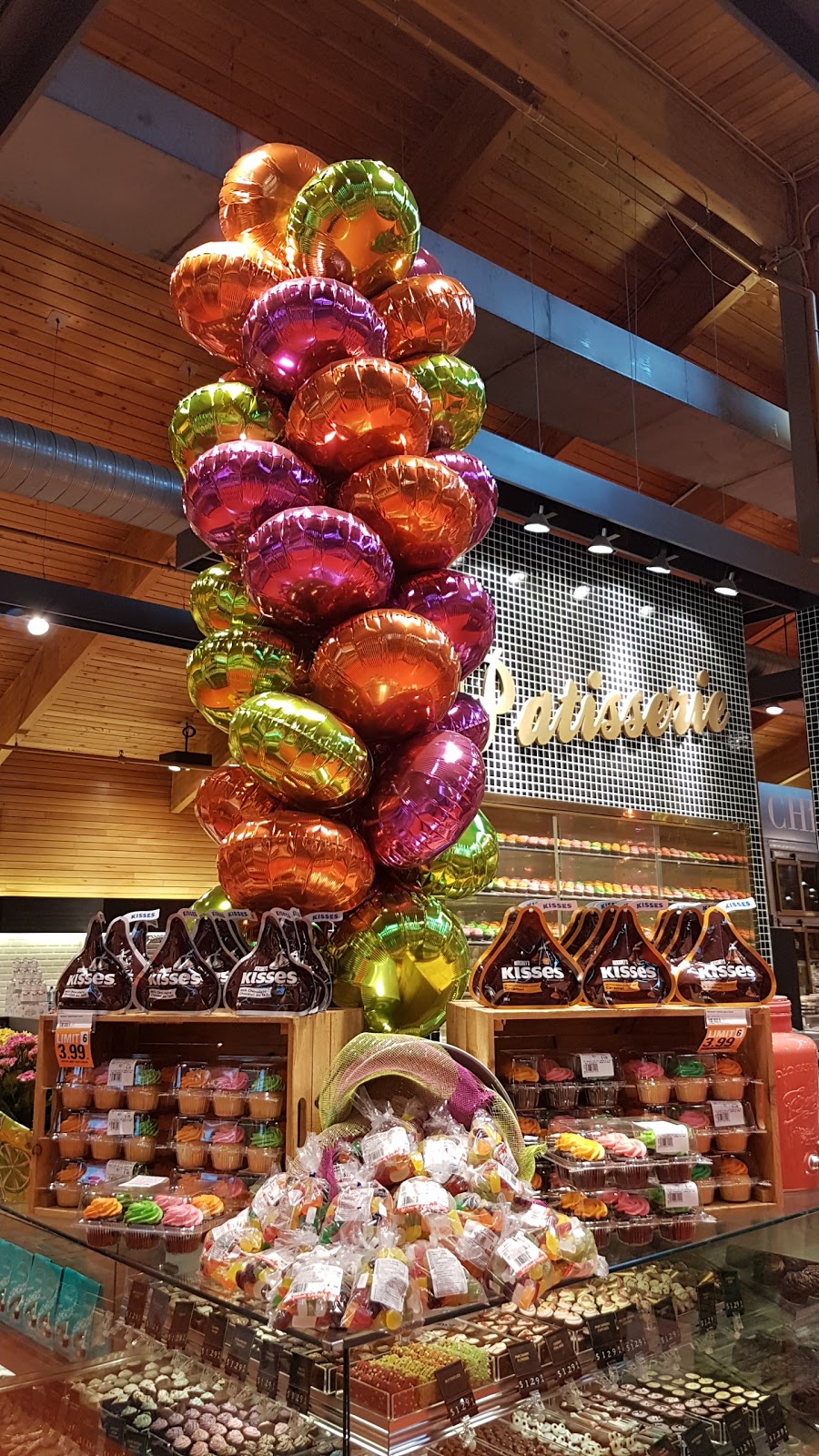 Loblaws | 3501 Yonge St, North York, ON M4N 2N5, Canada | Phone: (416) 481-7753