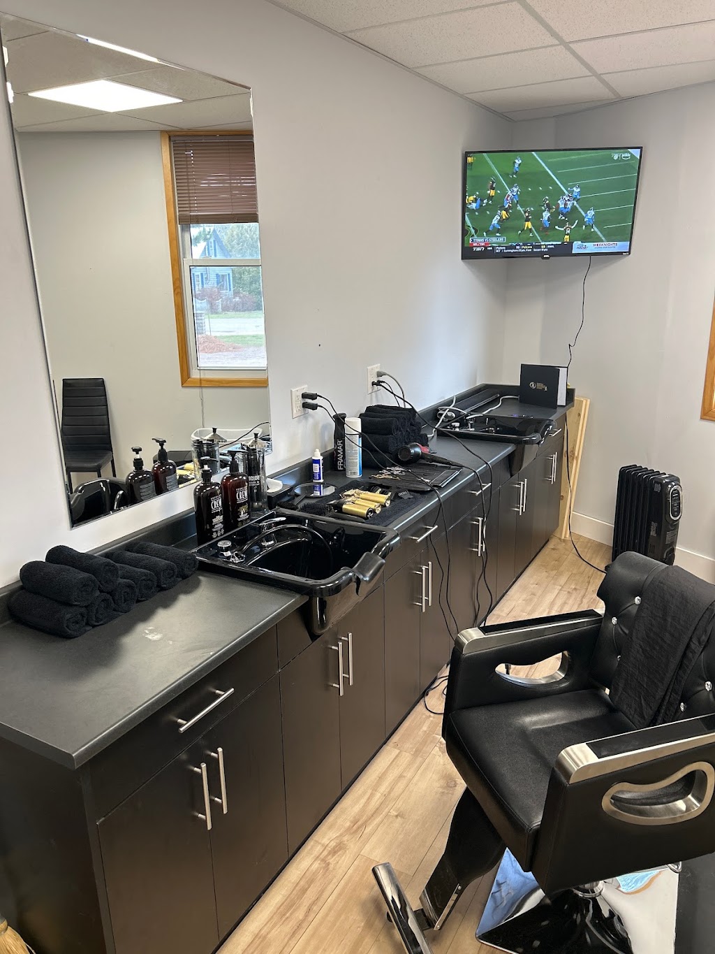 Black & Gold Barbershop | 19538 Opeongo Line, Barrys Bay, ON K0J 1B0, Canada | Phone: (306) 515-4111