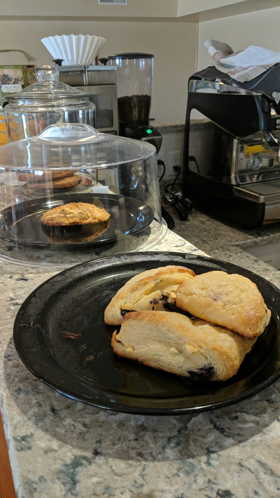 Little Apple Café And Bakeshop | 140 Morrison Rd, Longview, AB T0L 1H0, Canada | Phone: (403) 558-0068
