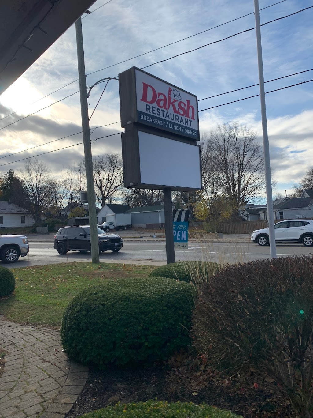 DAKSH RESTAURANT & BAR | 92 Simcoe St, Tillsonburg, ON N4G 2J1, Canada | Phone: (519) 688-0004