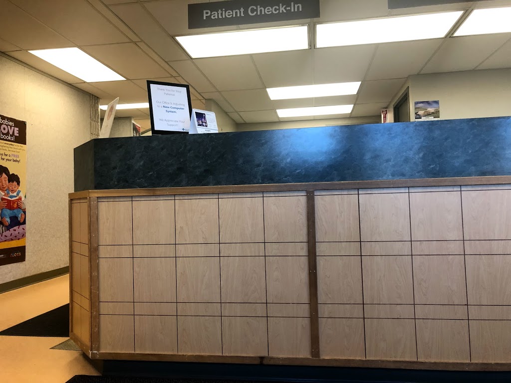 Thornhill Medical Centre | 18 Centre St, Thornhill, ON L4J 1E9, Canada | Phone: (905) 889-3634