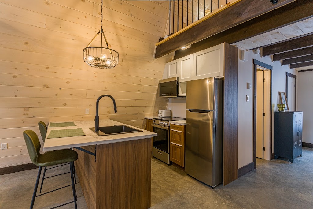 Les Refuges des Collines | 101 Chem. H Zurenski, Val-des-Monts, QC J8N 5J2, Canada | Phone: (819) 665-0098