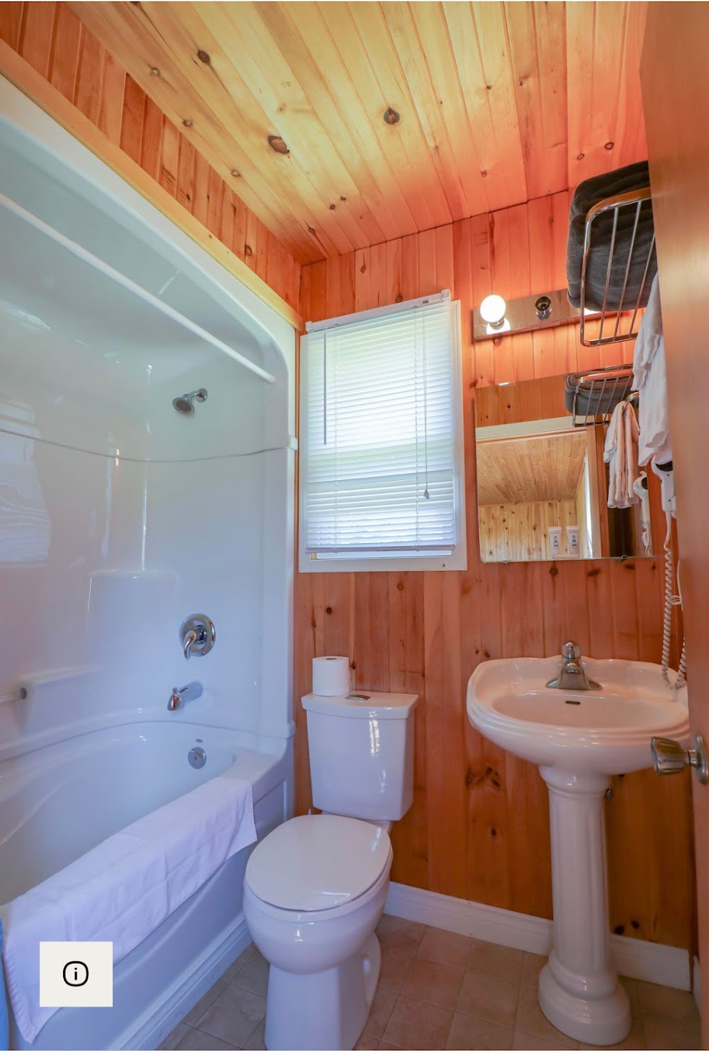 Baywatch Lighthouse and Cottages | 3805 Portage Rd, Brackley Beach, PE C1E 2W3, Canada | Phone: (902) 672-3478