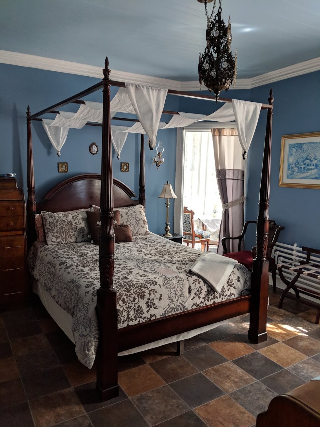 Au Manoir de Levis B&B | 473 Rue Saint-Joseph, Lévis, QC G6V 1G9, Canada | Phone: (418) 833-6233