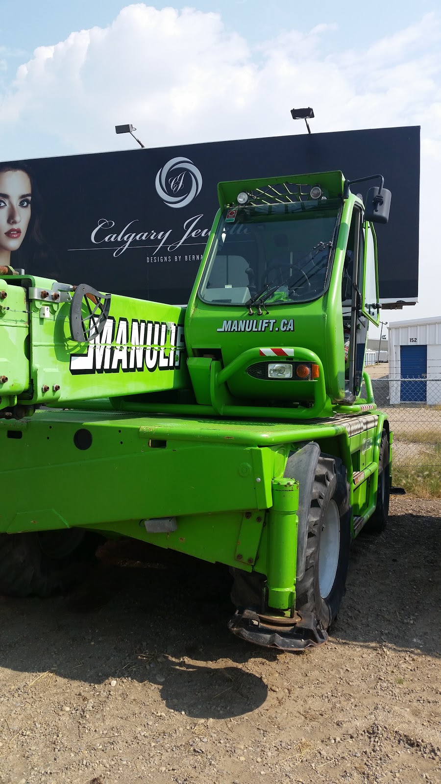 Manulift emi | 111 Centre St, Langdon, AB T0J 1X2, Canada | Phone: (403) 936-8668