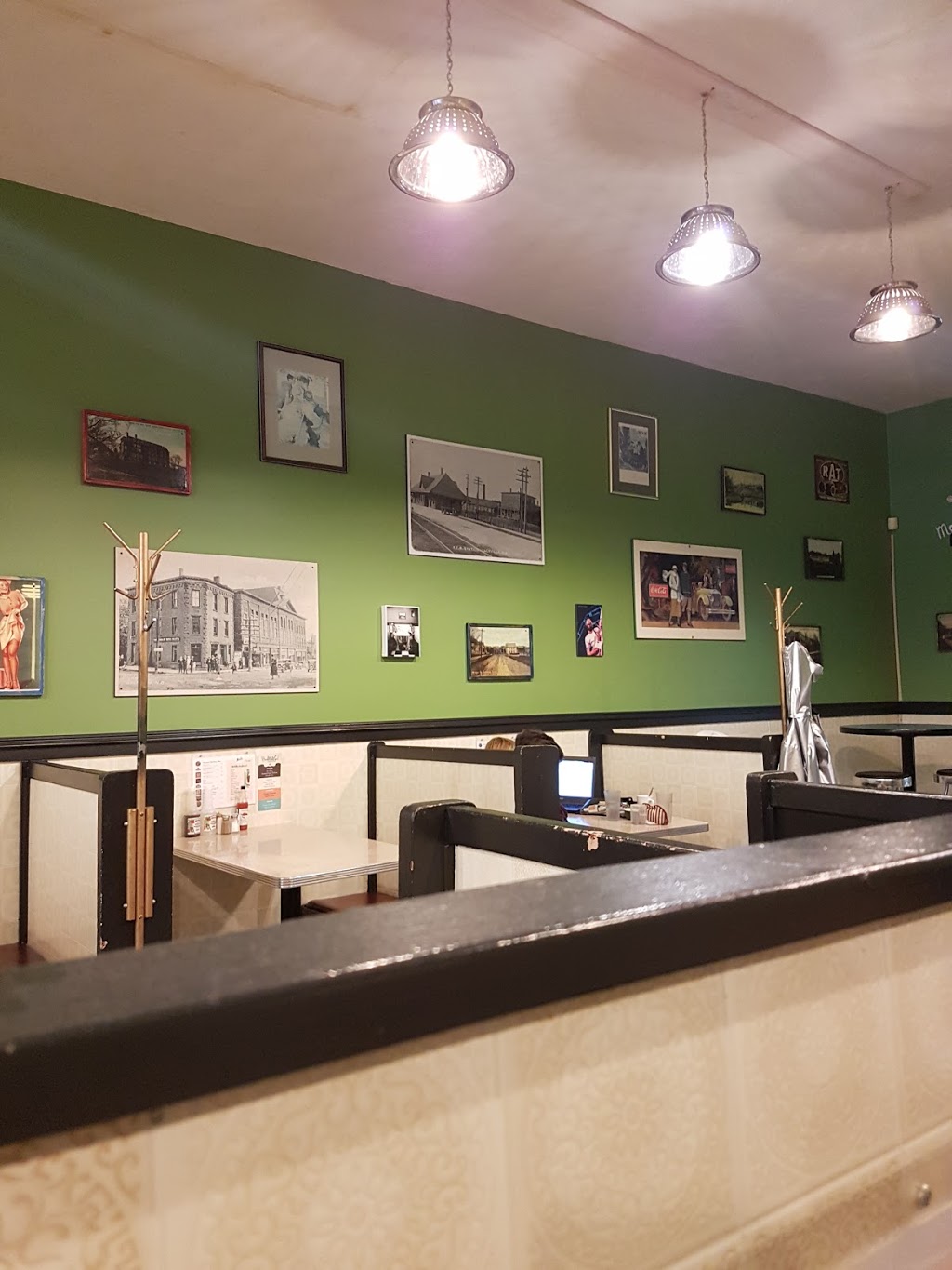 Mels Tea Room Ltd | 17 Bridge St, Sackville, NB E0A 3C0, Canada | Phone: (506) 536-1251