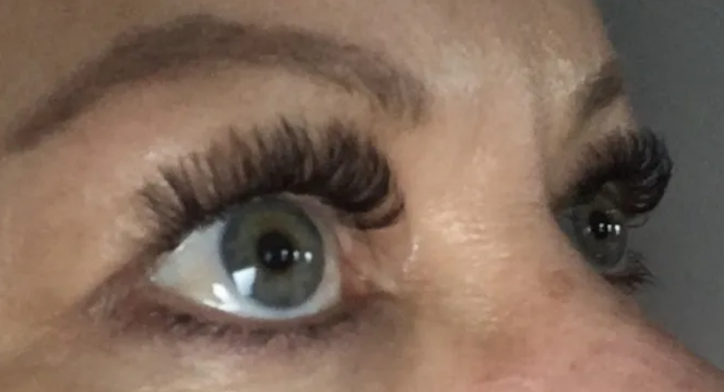 Lash Out Loud | 23 Oakdale Pl, St. Albert, AB T8N 6L7, Canada | Phone: (431) 334-9741